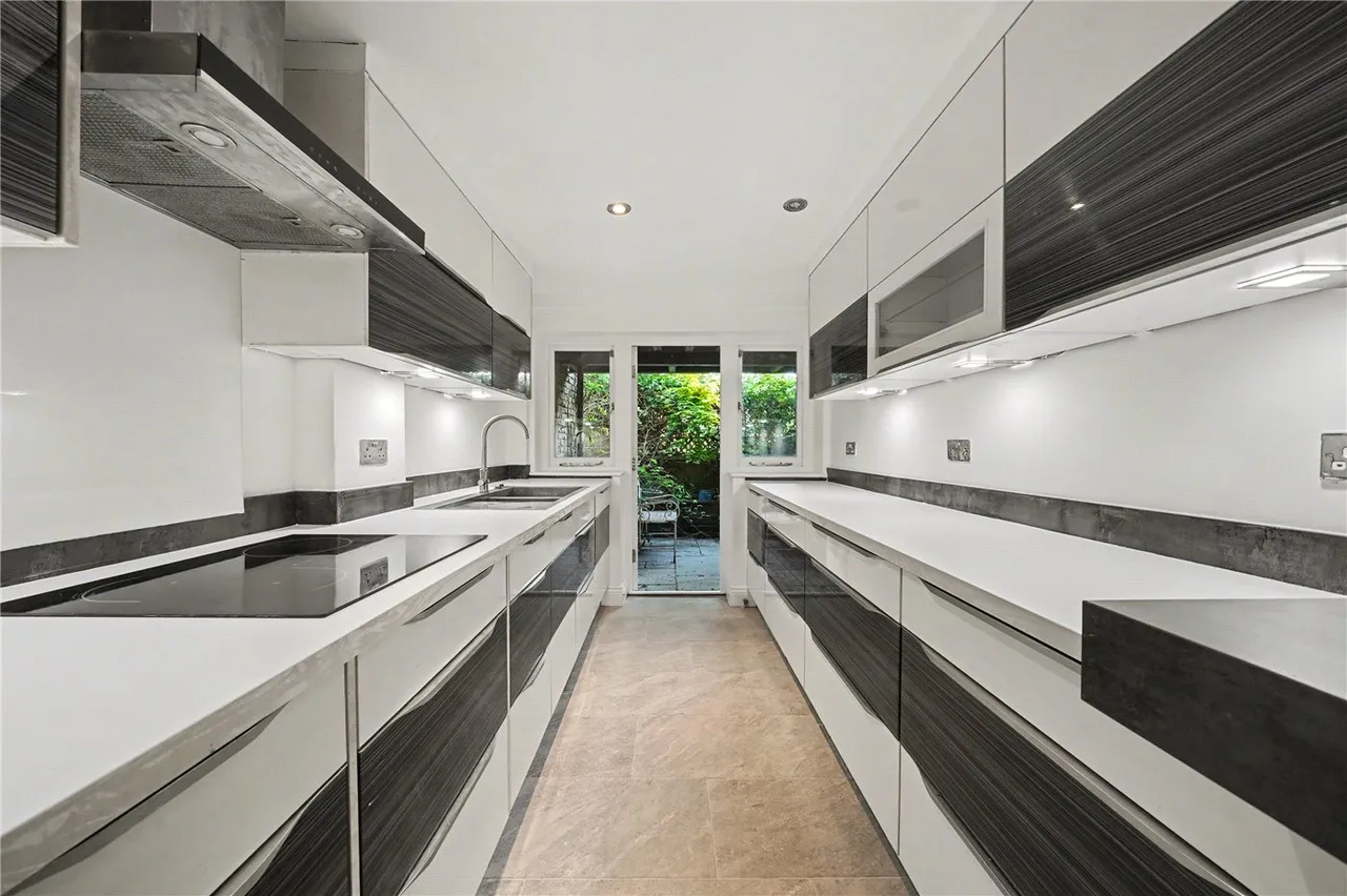 Stapleton Hall Road, London, N4, photo 3