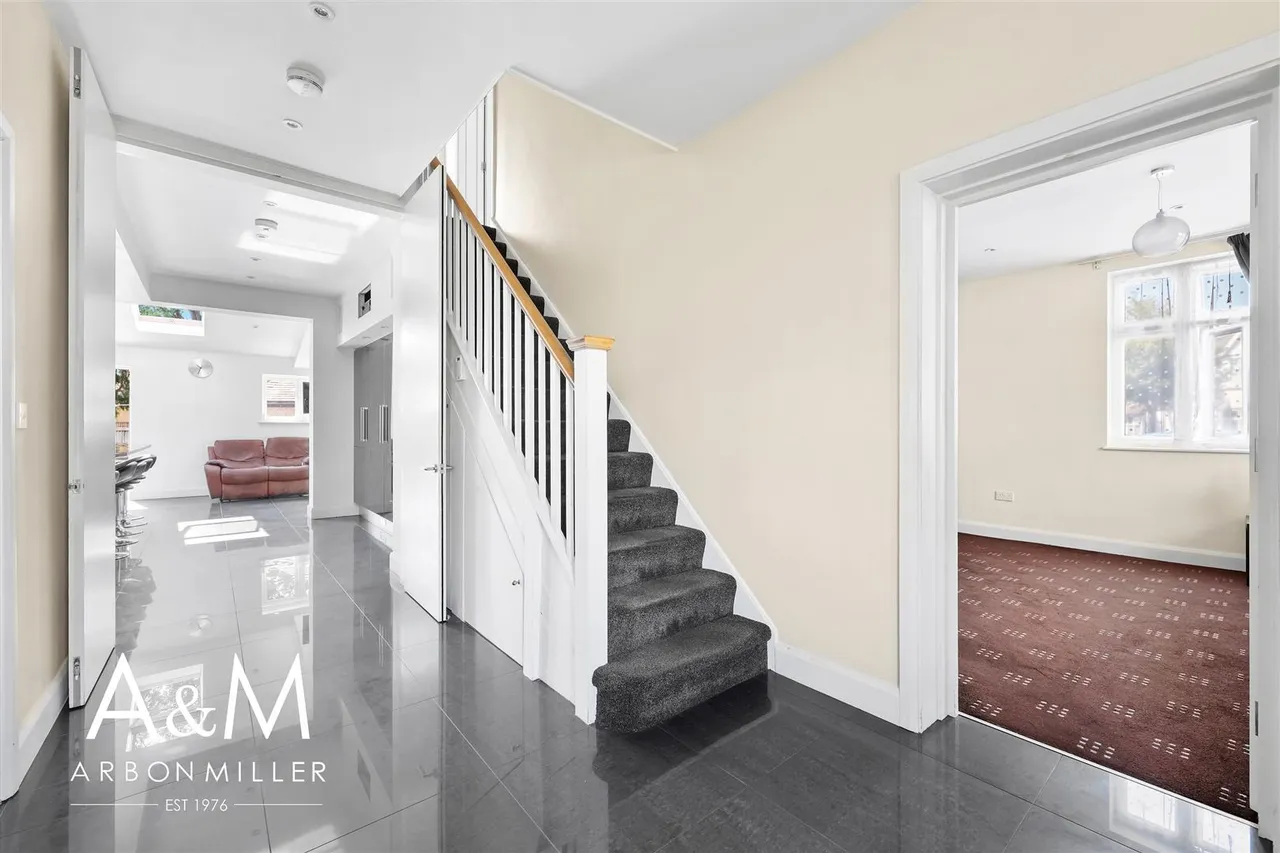 Stainforth Road, Newbury Park, Essex, Ilford, IG27EH, photo 3