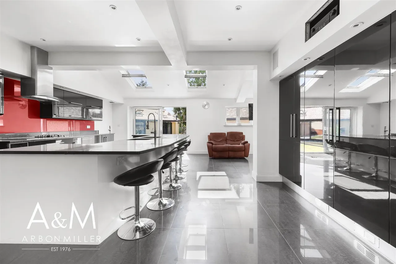 Stainforth Road, Newbury Park, Essex, Ilford, IG27EH, photo 6