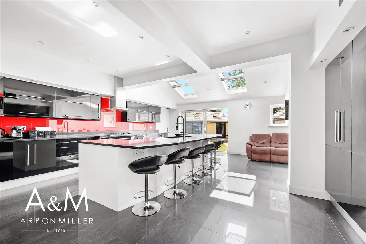 Stainforth Road, Newbury Park, Essex, Ilford, IG27EH, photo 5