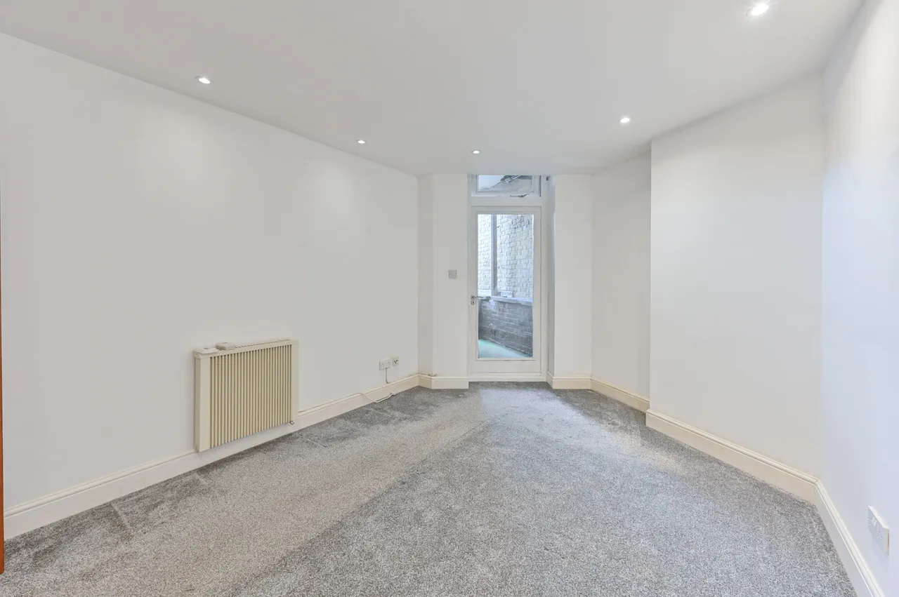 Flat 4, 668 Streatham High Road, London, photo 5