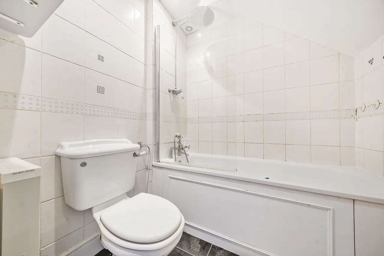 Flat 4, 668 Streatham High Road, London, photo 9