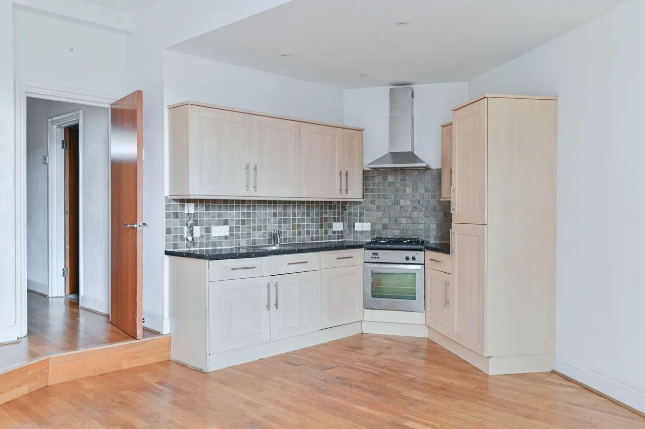 Flat 4, 668 Streatham High Road, London, photo 4