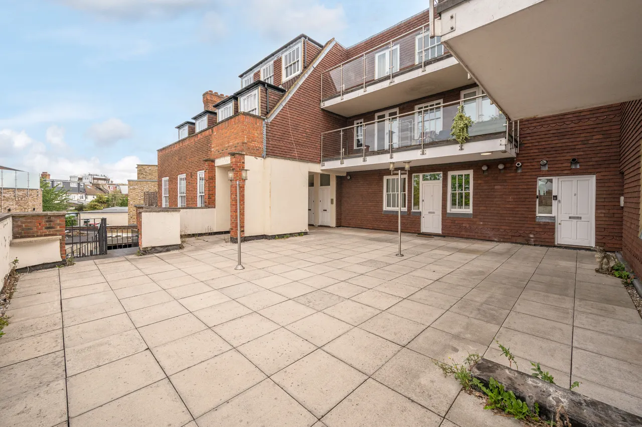 1 bed flat for sale — Flat 4, 668 Streatham High Road, London