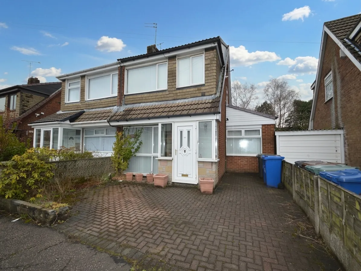 3 bed house to rent, Nuttall Avenue, Whitefield, M45