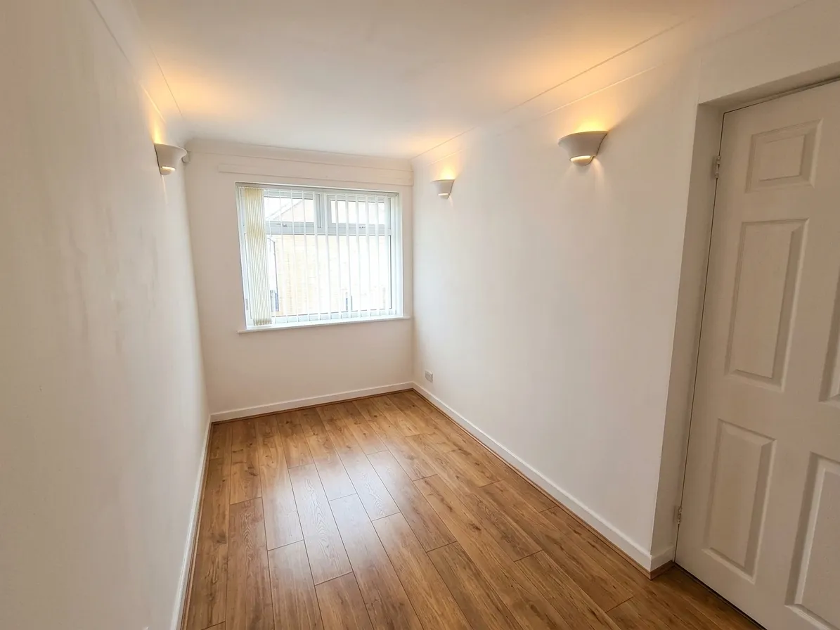 Nuttall Avenue, Whitefield, M45, photo 3