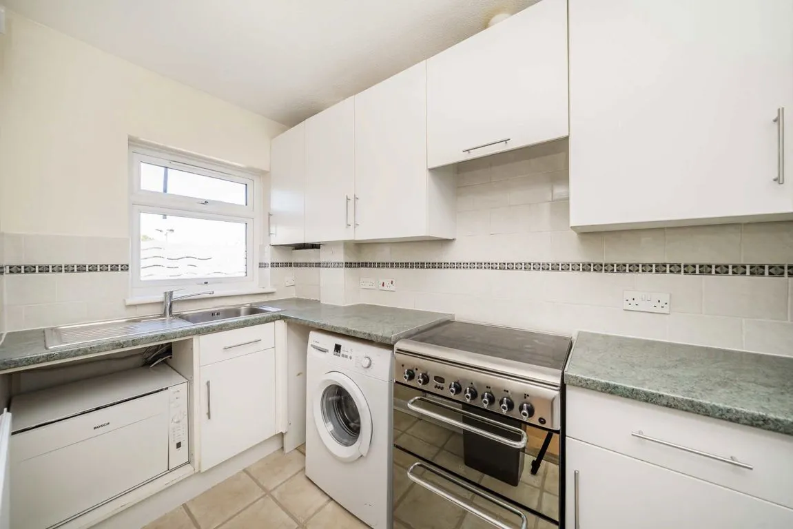 Fairfield East, KT1, photo 3