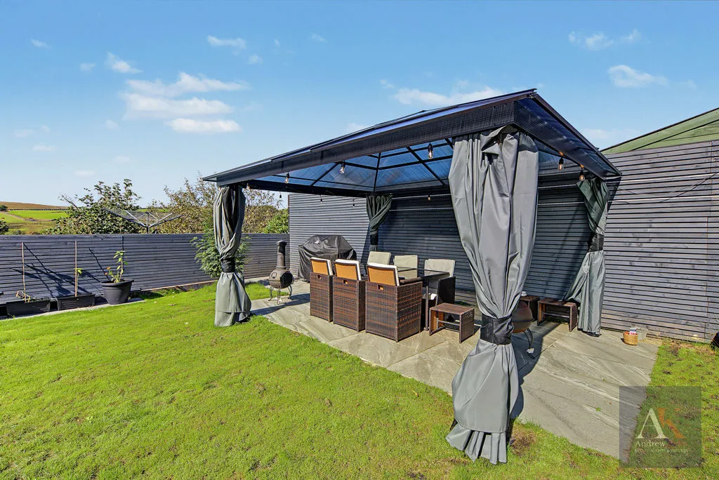 Longacres Drive, Whitworth, OL12, photo 31