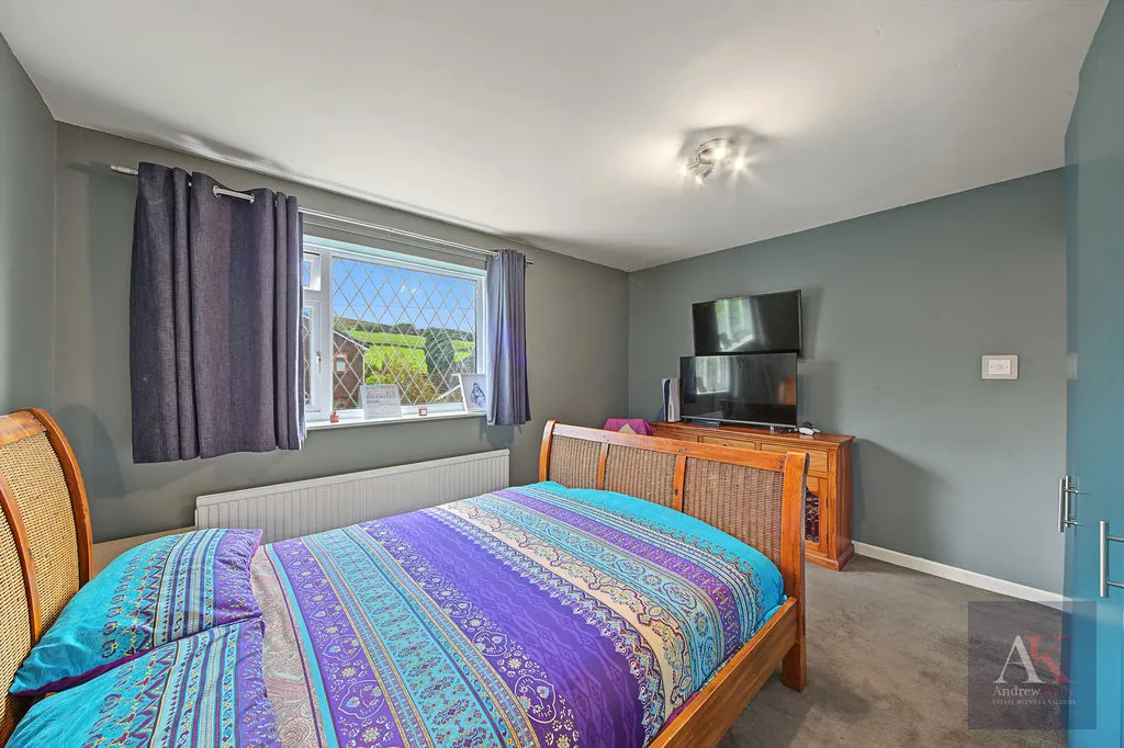 Longacres Drive, Whitworth, OL12, photo 16