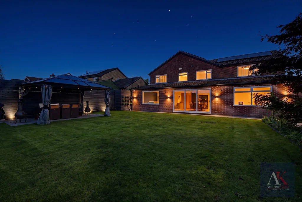 Longacres Drive, Whitworth, OL12, photo 39