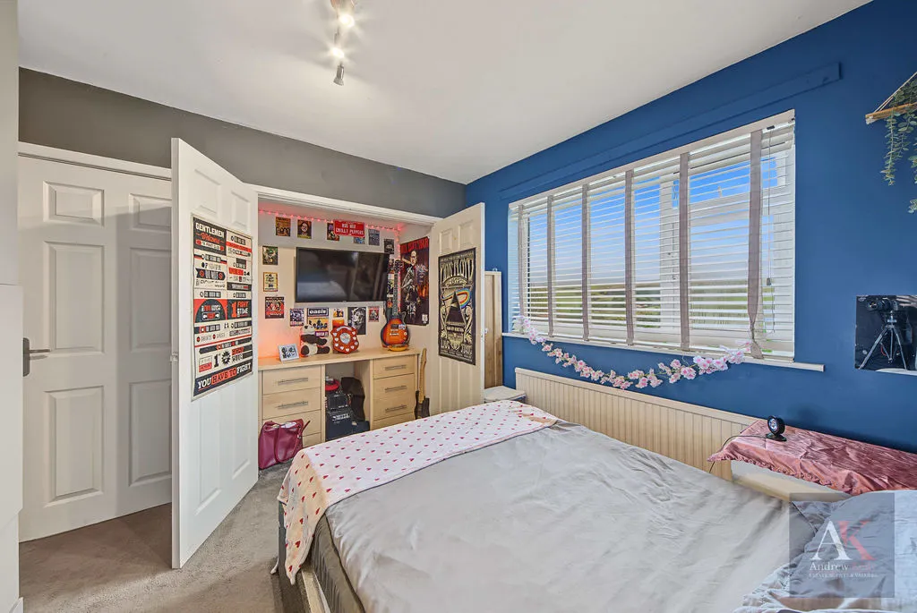 Longacres Drive, Whitworth, OL12, photo 18
