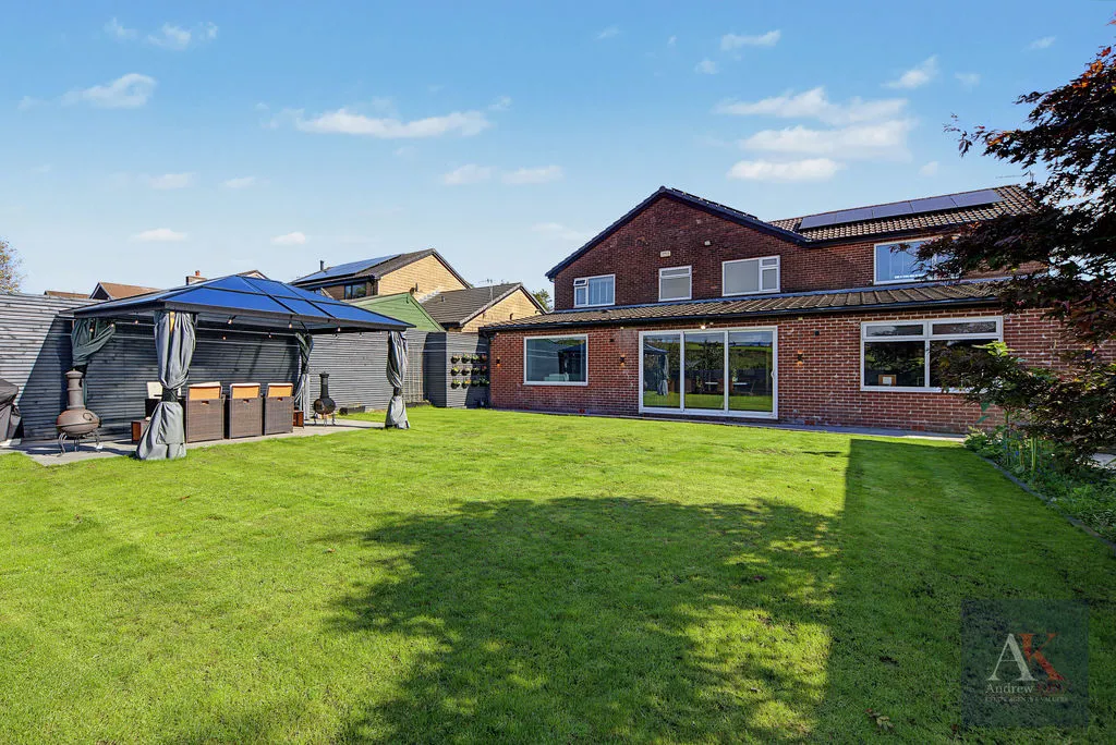 Longacres Drive, Whitworth, OL12, photo 27