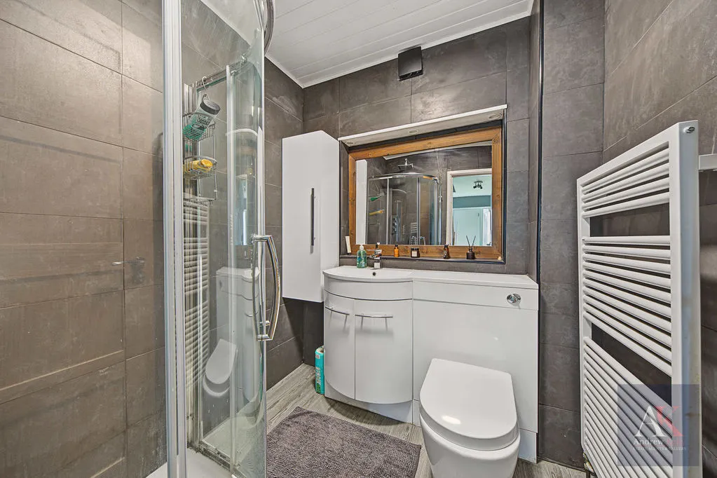 Longacres Drive, Whitworth, OL12, photo 14