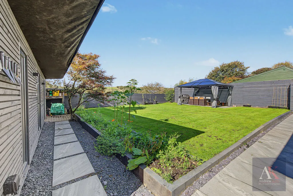 Longacres Drive, Whitworth, OL12, photo 28