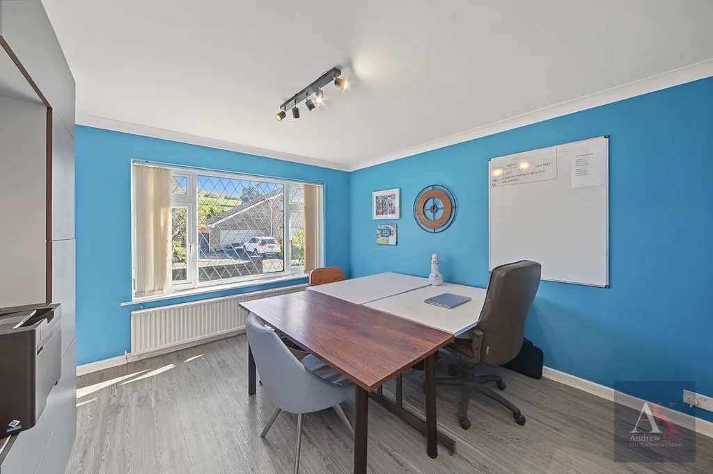 Longacres Drive, Whitworth, OL12, photo 5