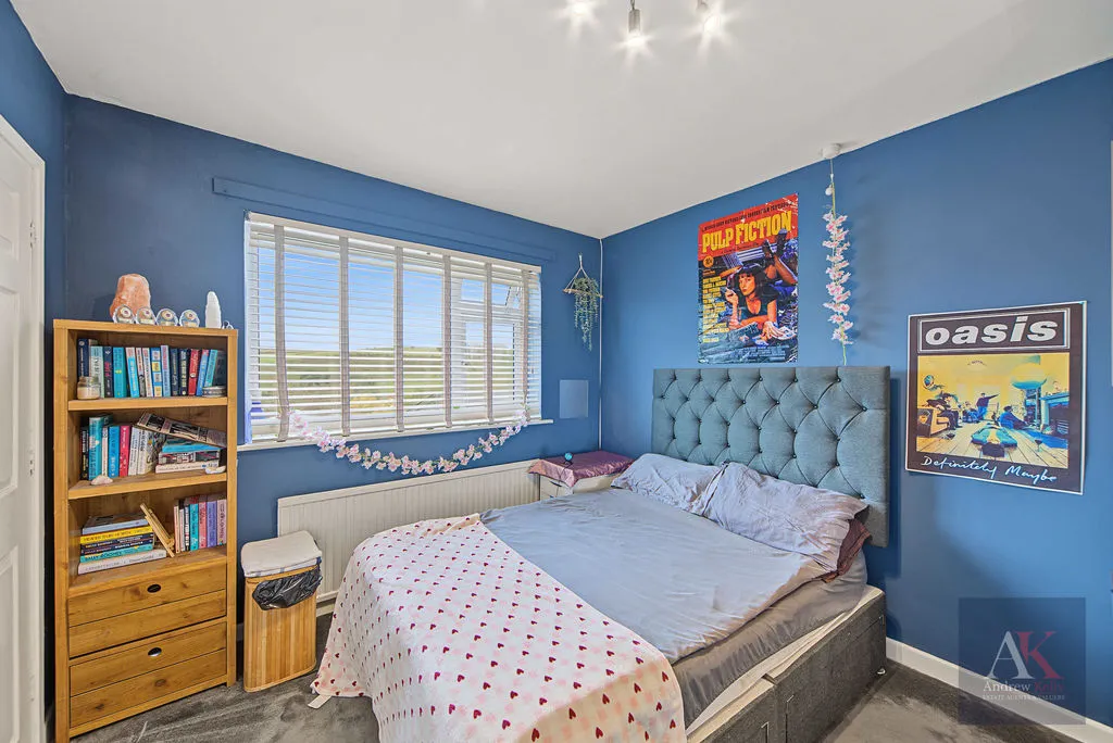 Longacres Drive, Whitworth, OL12, photo 17