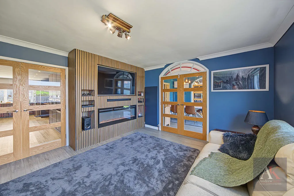 Longacres Drive, Whitworth, OL12, photo 11
