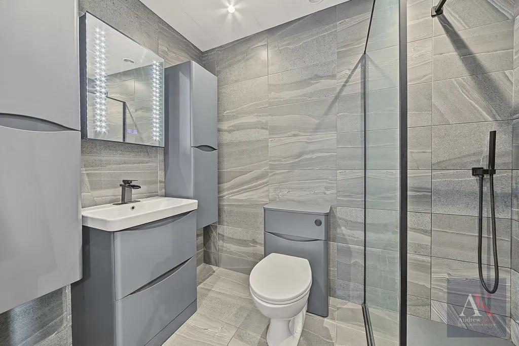 Longacres Drive, Whitworth, OL12, photo 26