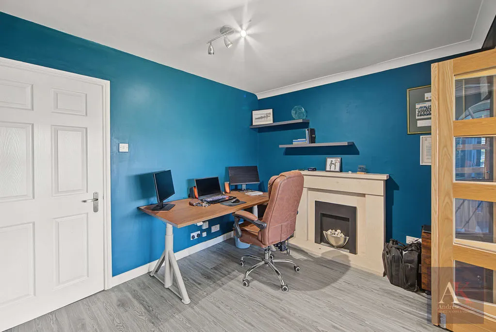 Longacres Drive, Whitworth, OL12, photo 6