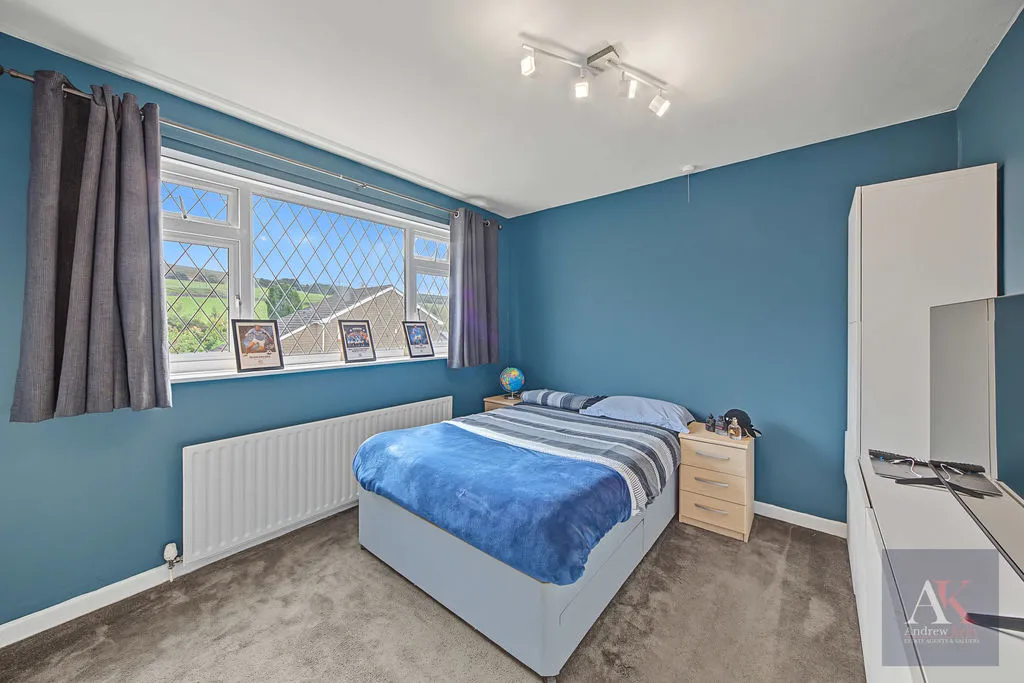 Longacres Drive, Whitworth, OL12, photo 22