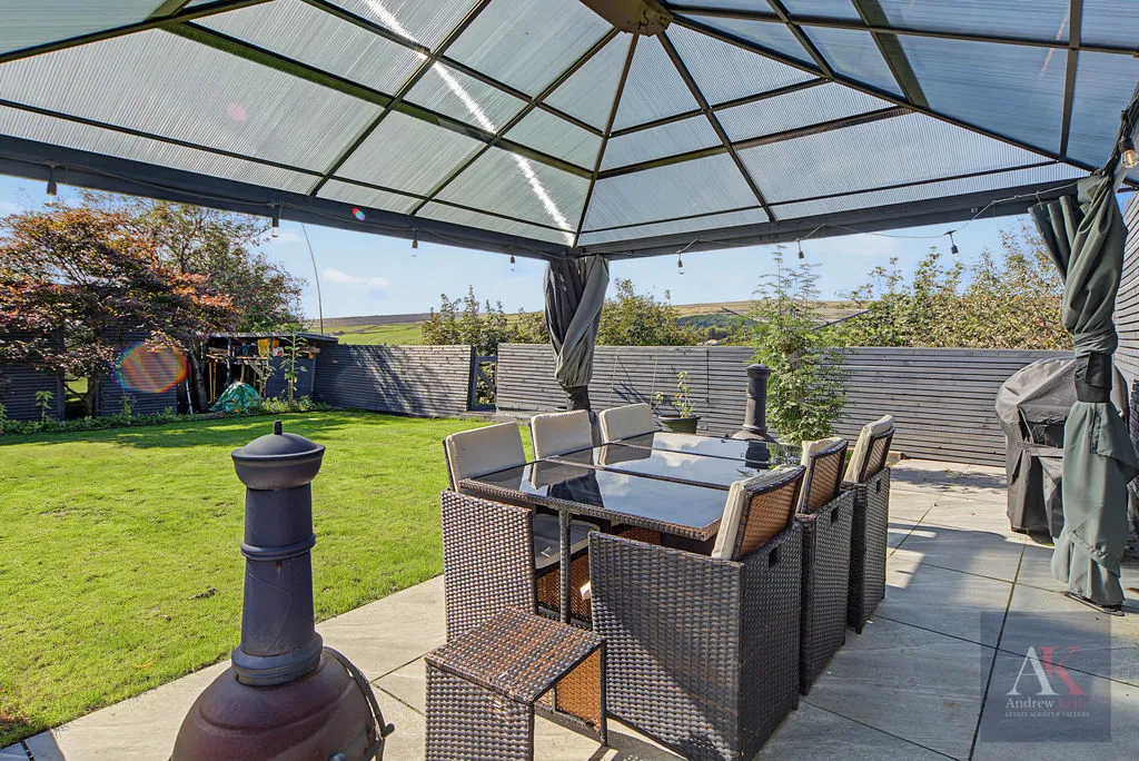 Longacres Drive, Whitworth, OL12, photo 32