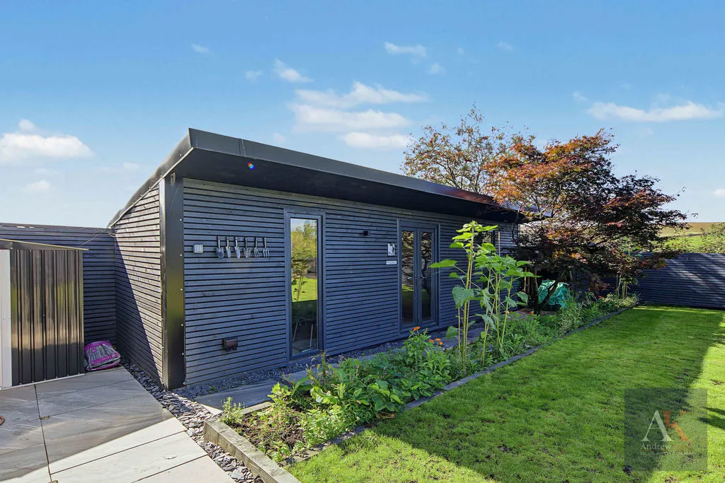 Longacres Drive, Whitworth, OL12, photo 29