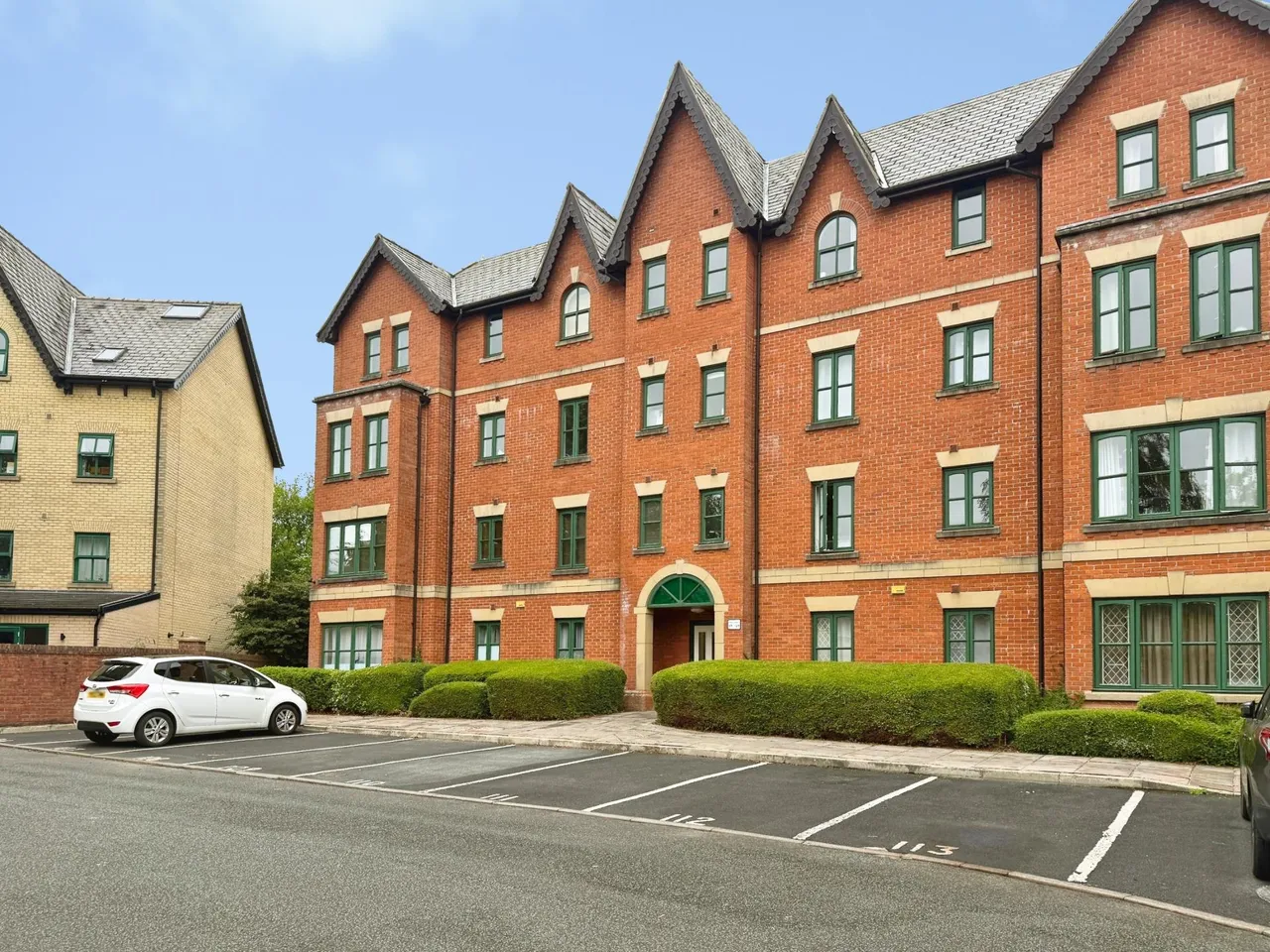2 bed flat to rent, Hadfield Close, Rushome, M14