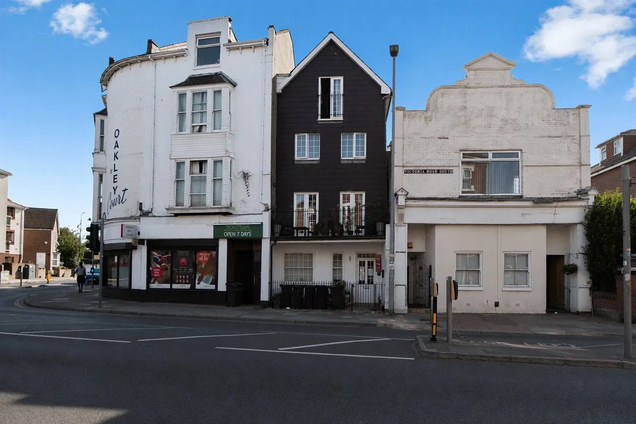 2 bed flat for sale, Victoria Road South, Southsea, PO5