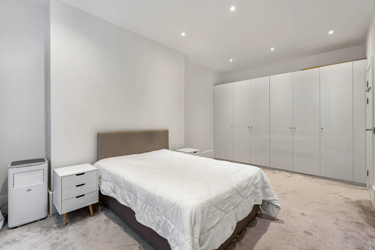 Bedford Avenue, London, WC1B, photo 10