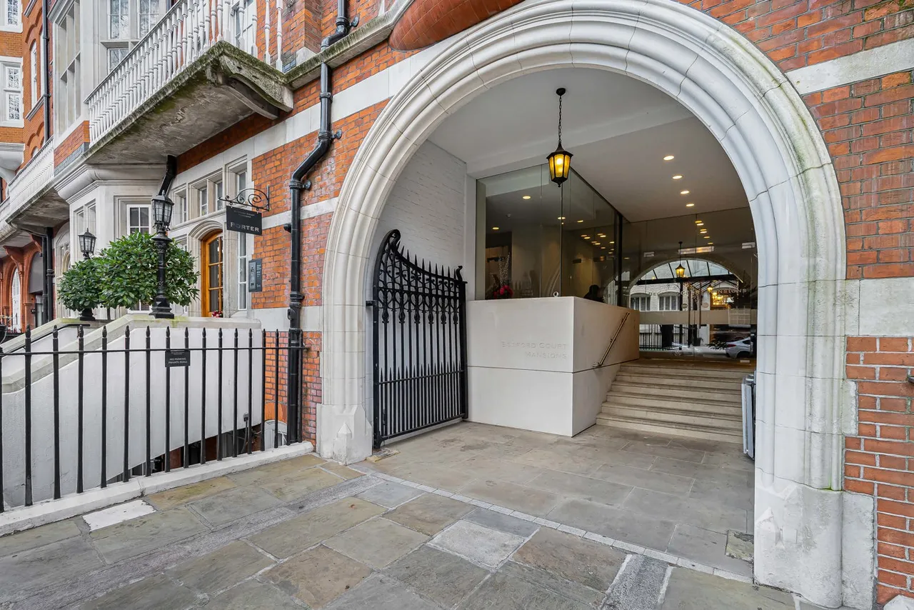 Bedford Avenue, London, WC1B, photo 21