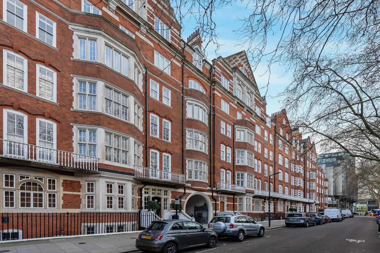 Bedford Avenue, London, WC1B, photo 6