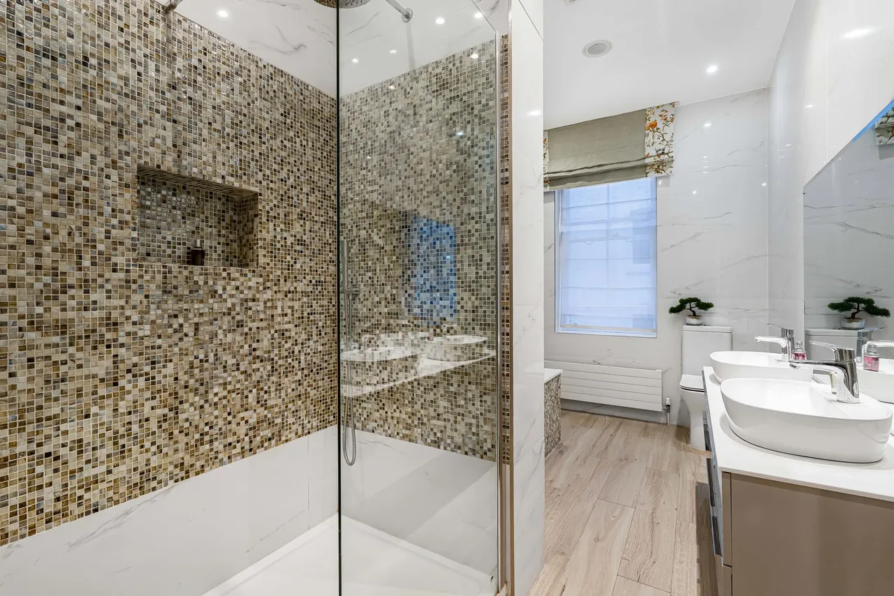 Bedford Avenue, London, WC1B, photo 11