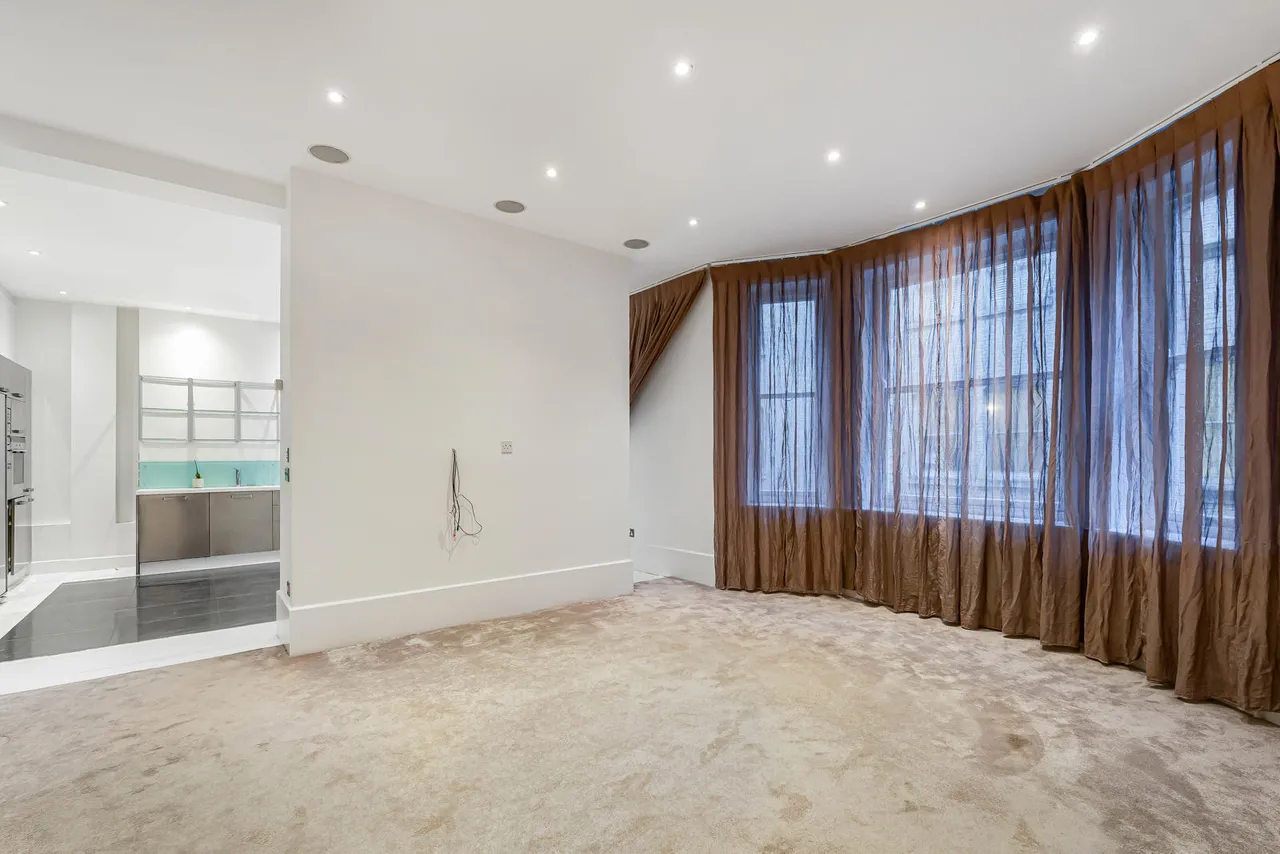 Bedford Avenue, London, WC1B, photo 15