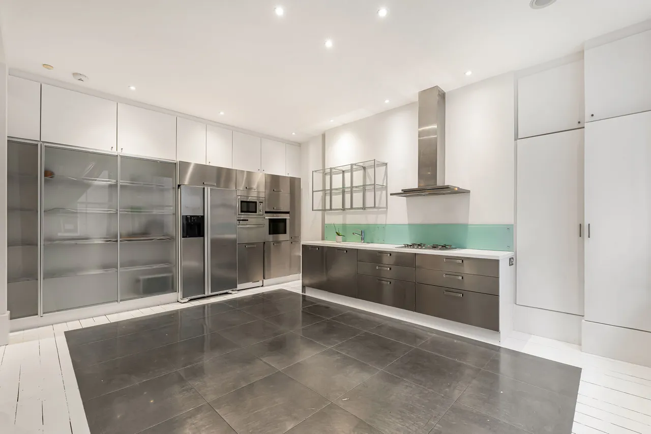 Bedford Avenue, London, WC1B, photo 7