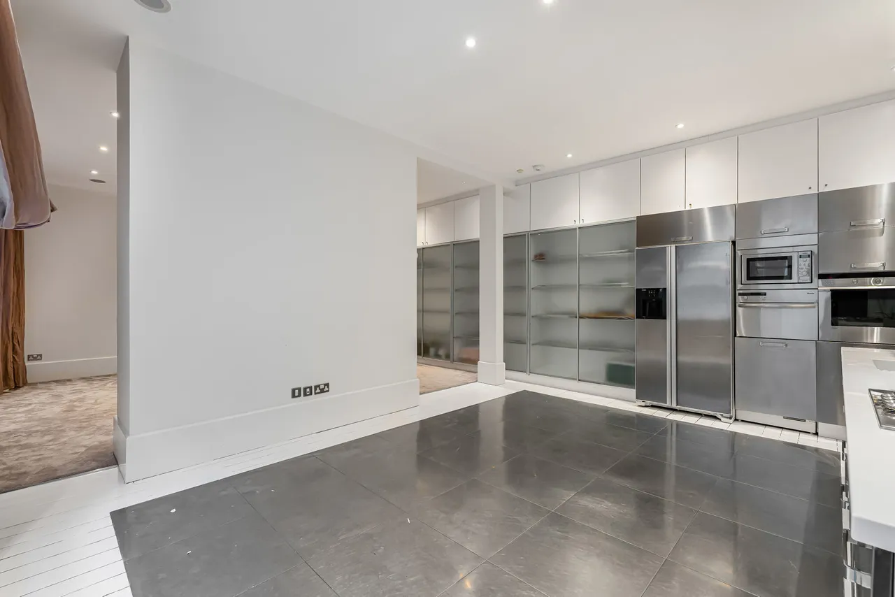 Bedford Avenue, London, WC1B, photo 18