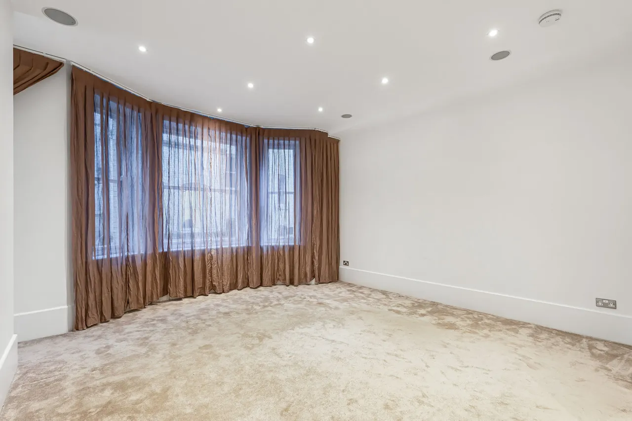 Bedford Avenue, London, WC1B, photo 17