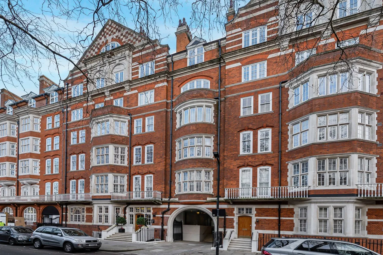 Bedford Avenue, London, WC1B, photo 4