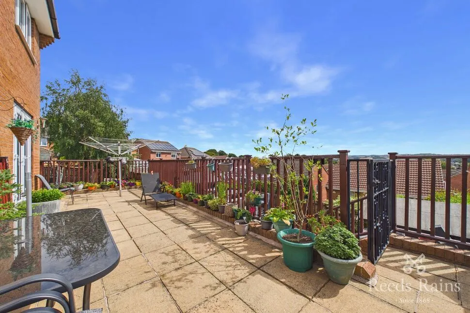 Robsons Drive, Huddersfield, West Yorkshire, HD5, photo 6