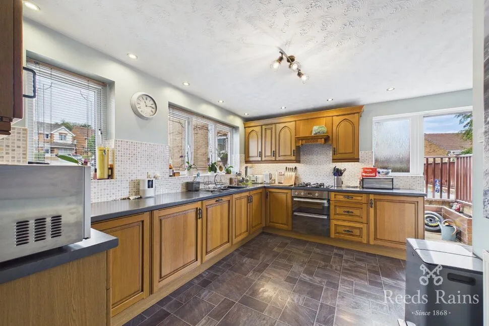 Robsons Drive, Huddersfield, West Yorkshire, HD5, photo 2