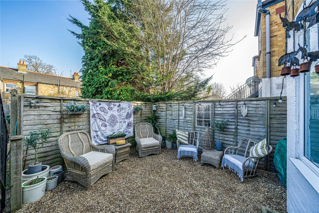 Beards Hill, Hampton, TW12 2AQ, photo 6