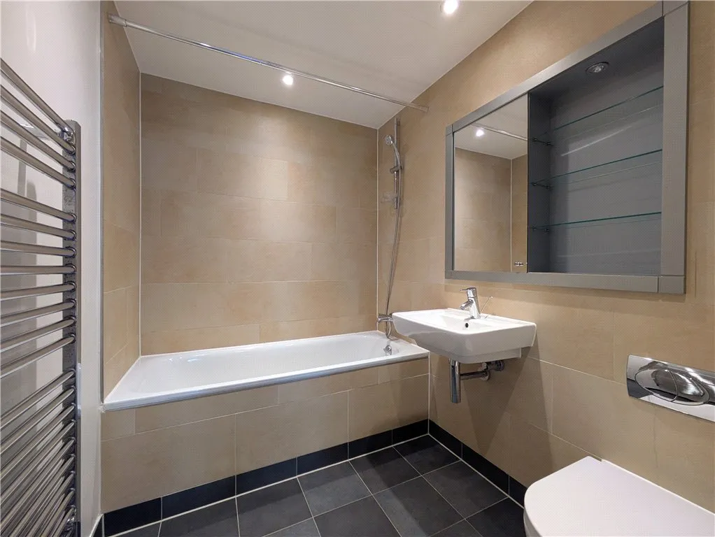 Apartment to rent in East Lane, London, SE16, photo 9