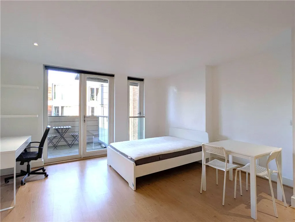 Apartment to rent in East Lane, London, SE16, photo 2
