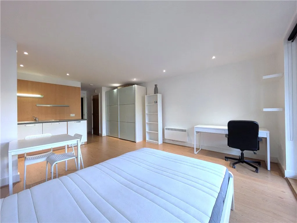 Apartment to rent in East Lane, London, SE16, photo 15