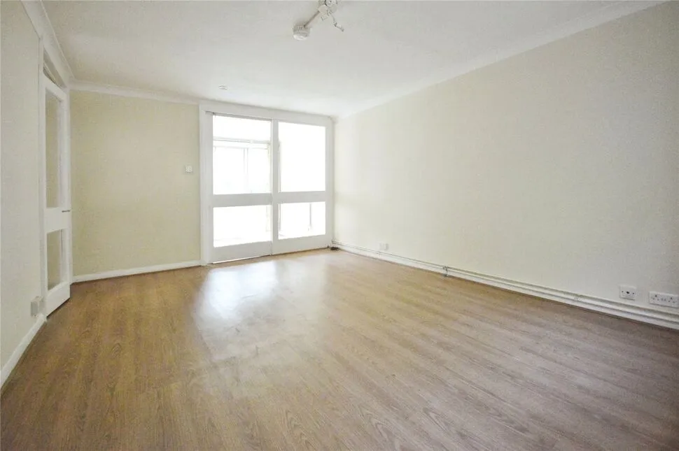 Priory Close, Walton-on-thames, KT12, photo 2