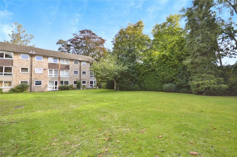 Priory Close, Walton-on-thames, KT12, photo 9