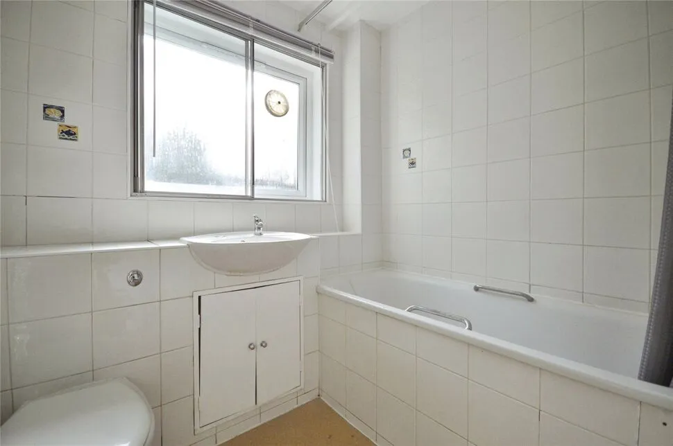 Priory Close, Walton-on-thames, KT12, photo 8
