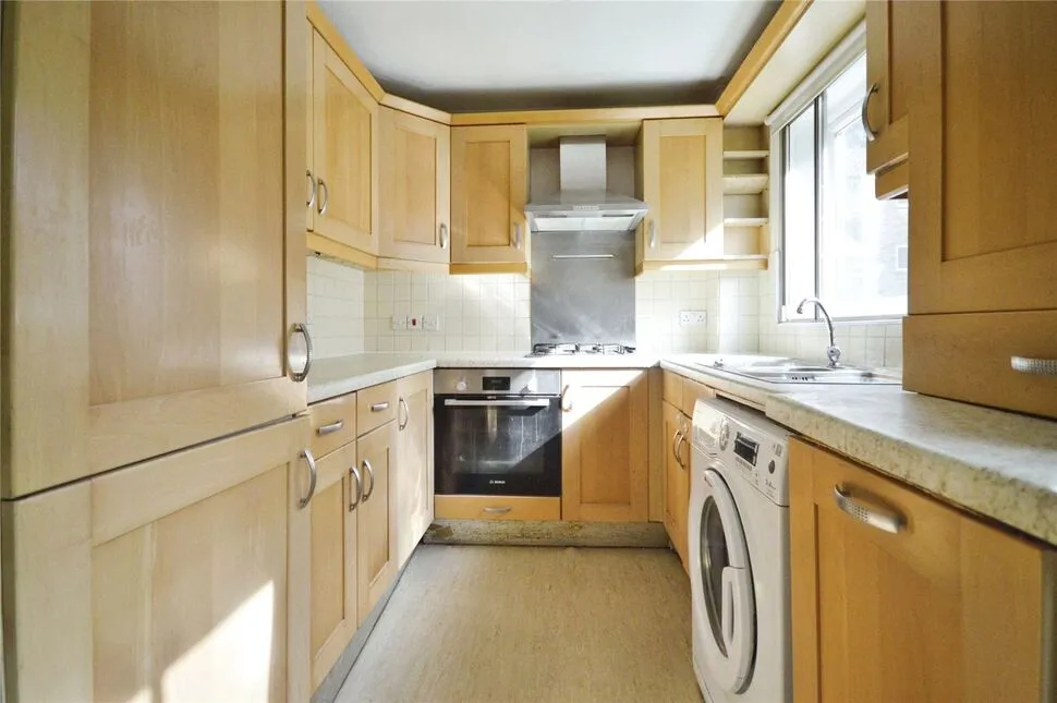 Priory Close, Walton-on-thames, KT12, photo 4