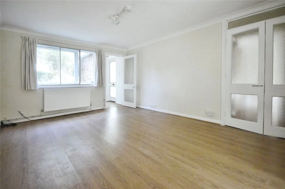Priory Close, Walton-on-thames, KT12, photo 3