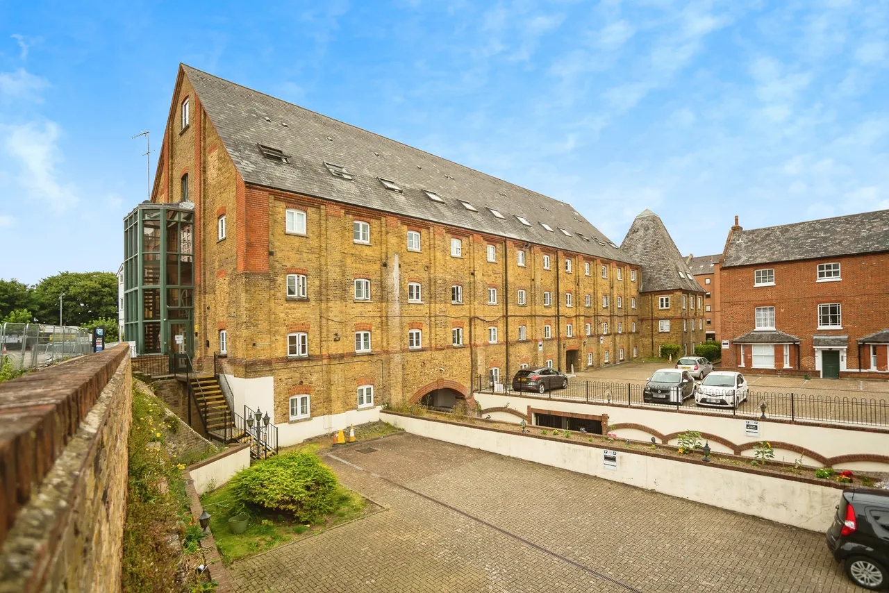 1 bed flat for sale — Clifton Road, Gravesend