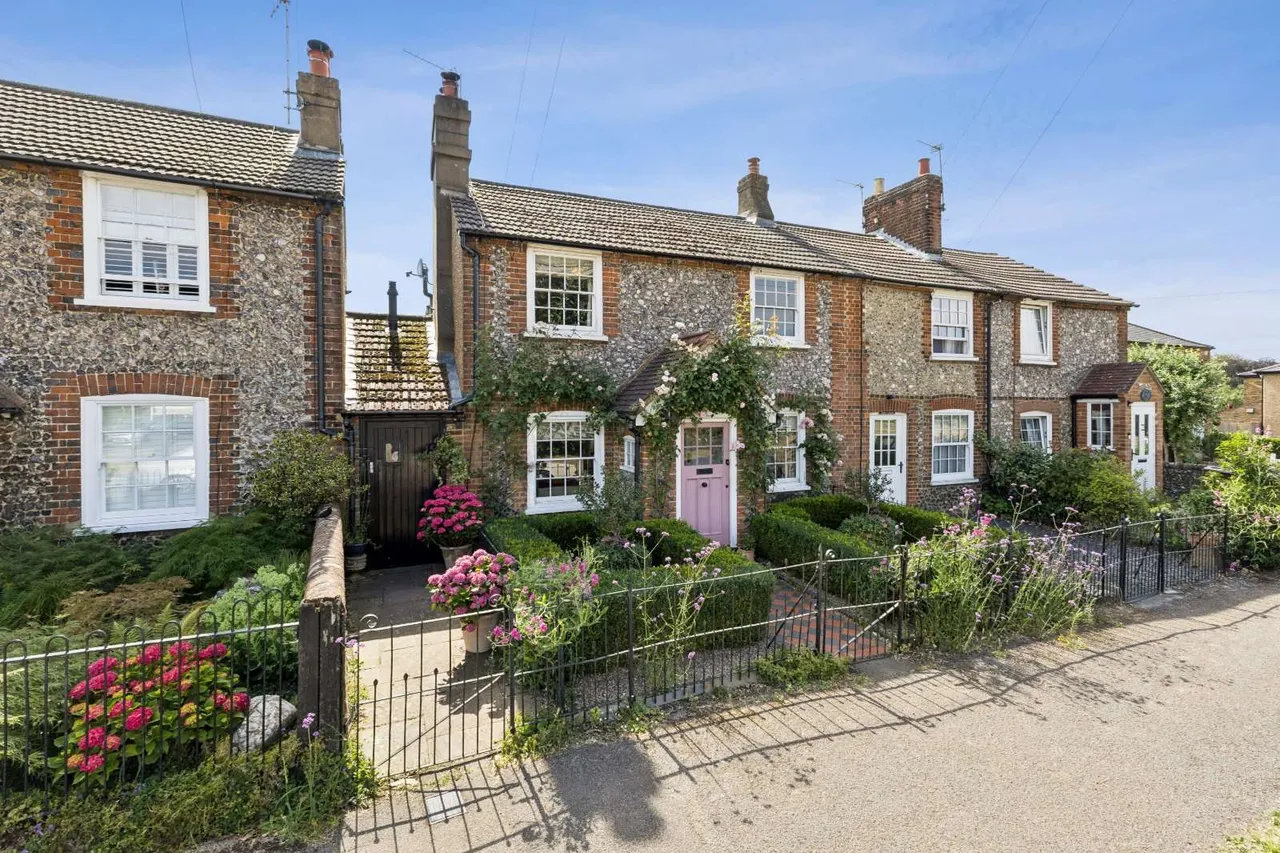 3 bed house for sale — The Green, Sarratt, Rickmansworth, Hertfordshire, WD3 6BH